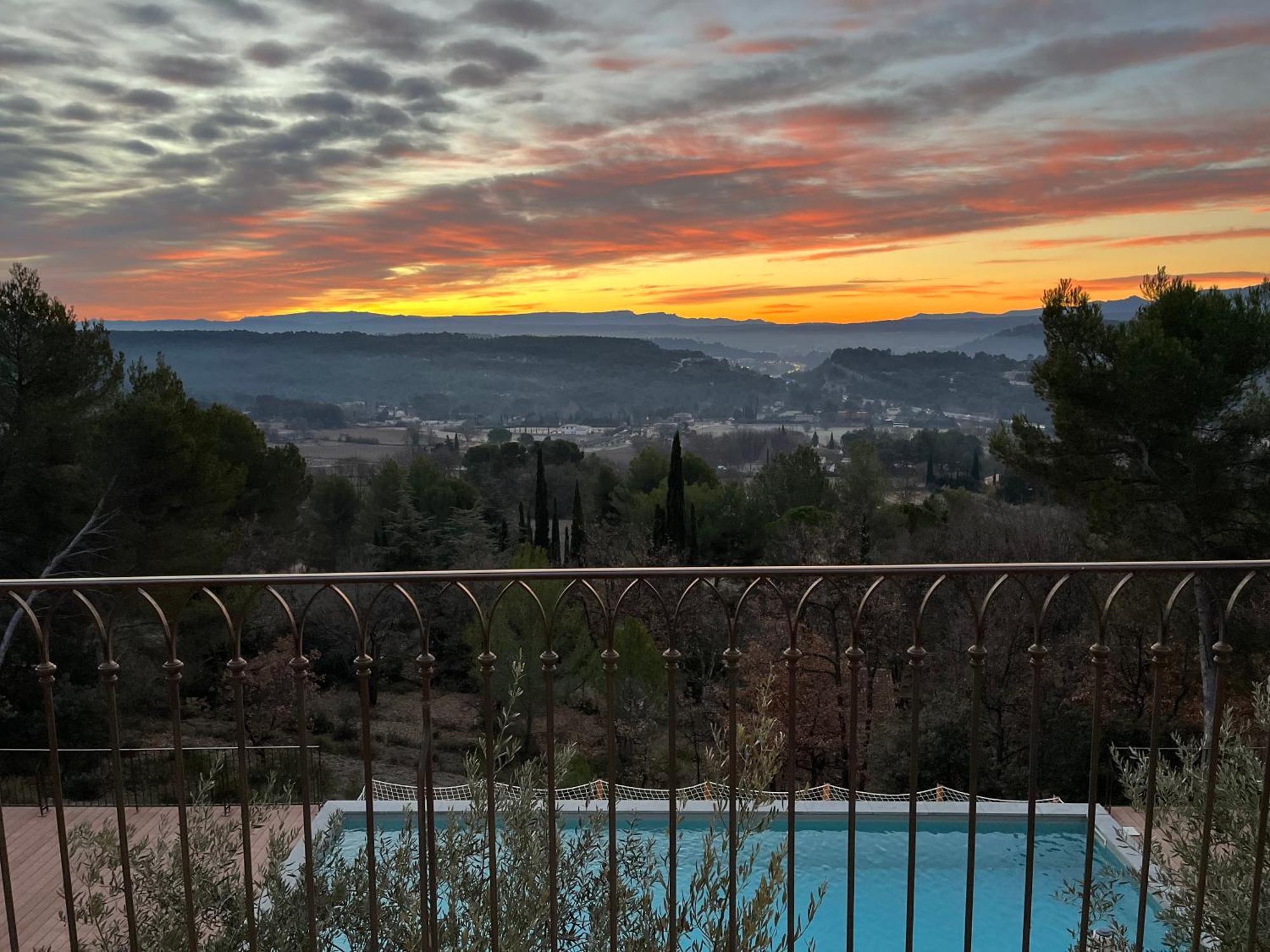 Villa Lumineuse Avec Piscine Clim 1Ere Etage Vue Panoramique Sur Les Montagnes Sur Le Site De La Sainte-Victoire 勒图鲁内 外观 照片