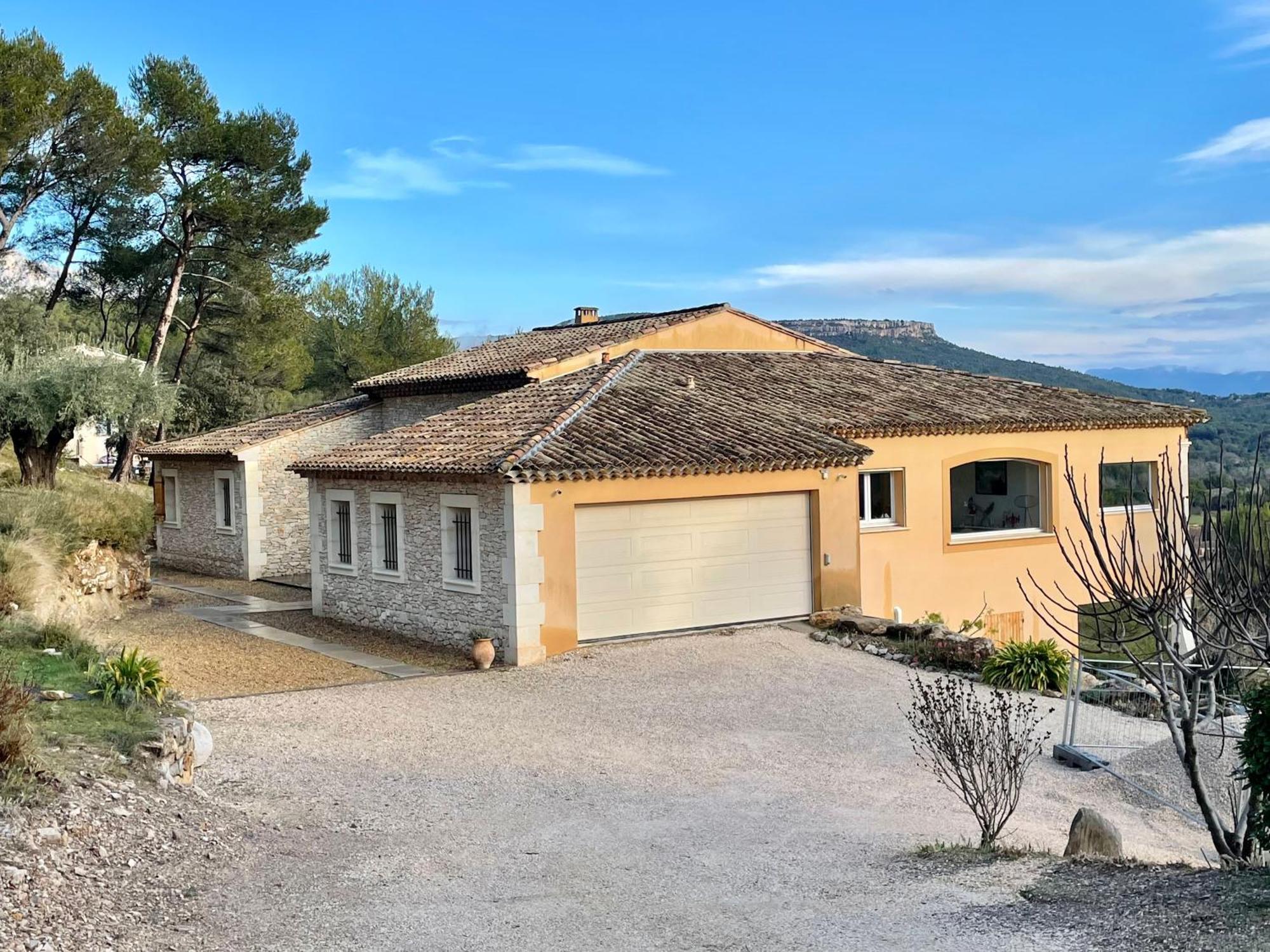 Villa Lumineuse Avec Piscine Clim 1Ere Etage Vue Panoramique Sur Les Montagnes Sur Le Site De La Sainte-Victoire 勒图鲁内 外观 照片